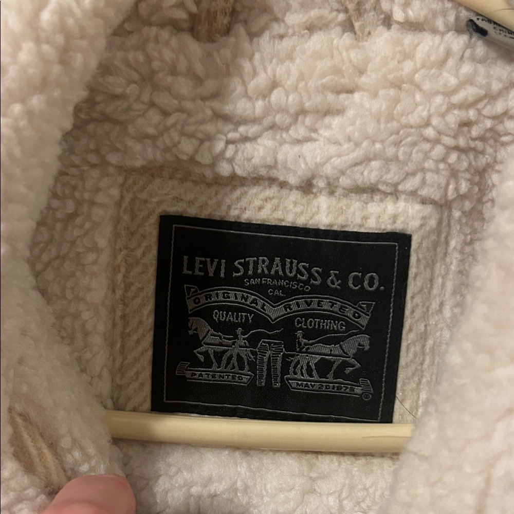 Levi's Women's Beige Plaid Sherpa Jacket - Picture 3 of 4